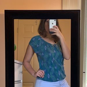 🍁 2/$20❕Soft Cinched Triangle Patterned T-Shirt